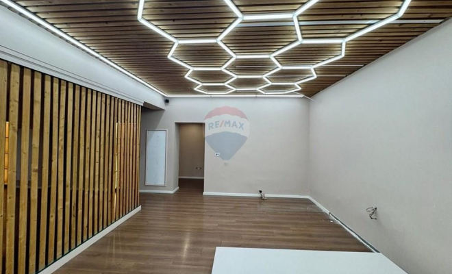 Ambient Biznesi per Qera, Prane Kika 2, Komuna e Parisit.<span class="title_detail">Zyrë for rent në Komuna e Parisit , Tiranë</span>