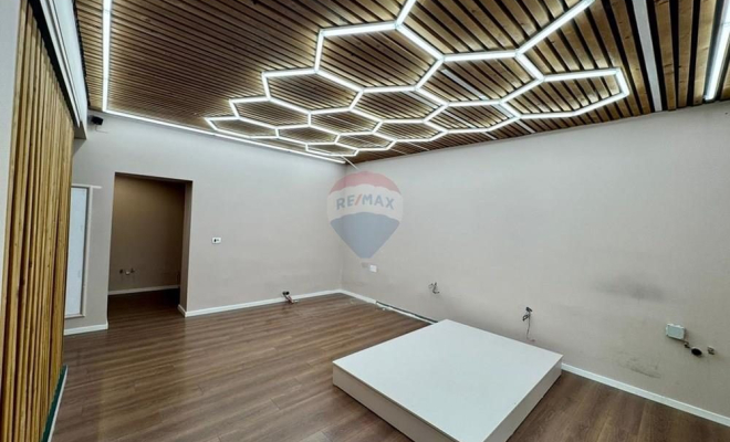 Ambient Biznesi per Qera, Prane Kika 2, Komuna e Parisit.<span class="title_detail">Zyrë for rent në Komuna e Parisit , Tiranë</span>