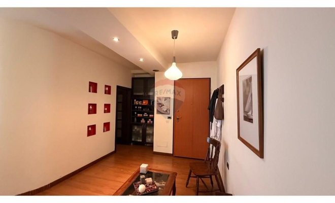 Ambient Biznesi me Qera, Ish ekspozita<span class="title_detail">Zyrë for rent në Albania</span>