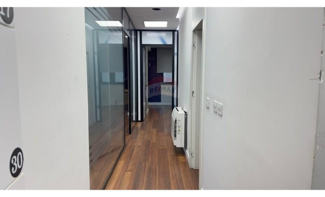 Ambient per zyra me qera, Shallvaret<span class="title_detail">Zyrë for rent në Tiranë, Albania</span>