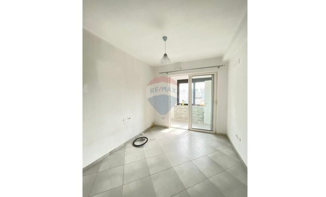 Apartament - Për Shitje<span class="title_detail">Apartament for sale në rruga elbasanit, Tiranë</span>