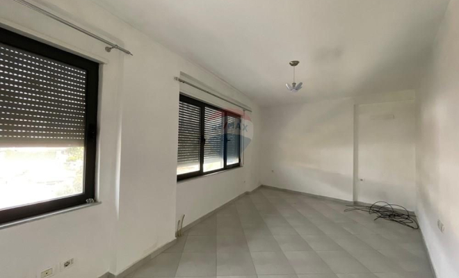 Apartament - Për Shitje<span class="title_detail">Apartament for sale në rruga elbasanit, Tiranë</span>