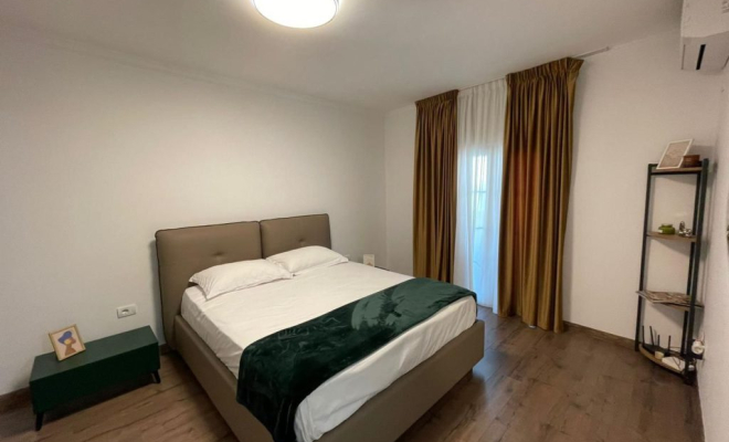 APARTAMENT ME QIRA TEK 21 DHJETORI<span class="title_detail">Apartament for rent në Tiranë, Albania</span>