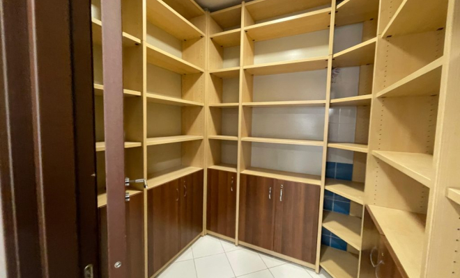 ZYRE PER QIRA TEK KOMPLESKI DELIJORGJI<span class="title_detail">Zyrë for rent në Tiranë, Albania</span>