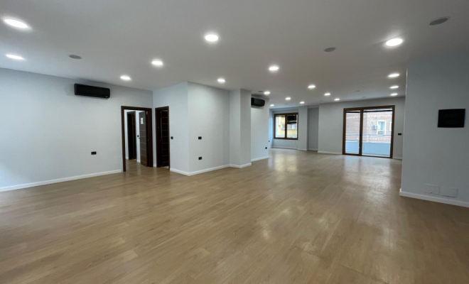 ZYRE PER QIRA TEK KOMPLESKI DELIJORGJI<span class="title_detail">Zyrë for rent në Tiranë, Albania</span>