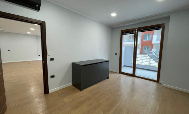 ZYRE PER QIRA TEK KOMPLESKI DELIJORGJI<span class="title_detail">Zyrë for rent në Tiranë, Albania</span>