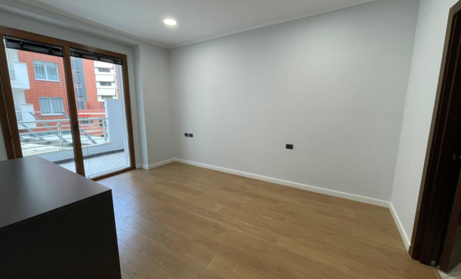 ZYRE PER QIRA TEK KOMPLESKI DELIJORGJI<span class="title_detail">Zyrë for rent në Tiranë, Albania</span>