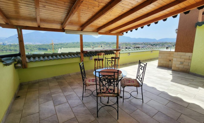 SHITET PENTHOUSE TEK LIQENI ARTIFICIAL<span class="title_detail">Apartament for sale në Tiranë, Albania</span>