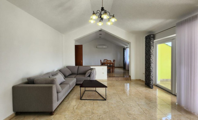 ME QIRA PENTHOUSE TEK LIQENI ARTIFICIAL<span class="title_detail">Apartament for rent në Tiranë, Albania</span>