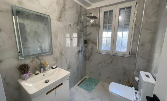 APARTAMENT ME QIRA TEK 21 DHJETORI<span class="title_detail">Apartament for rent në Tiranë, Albania</span>