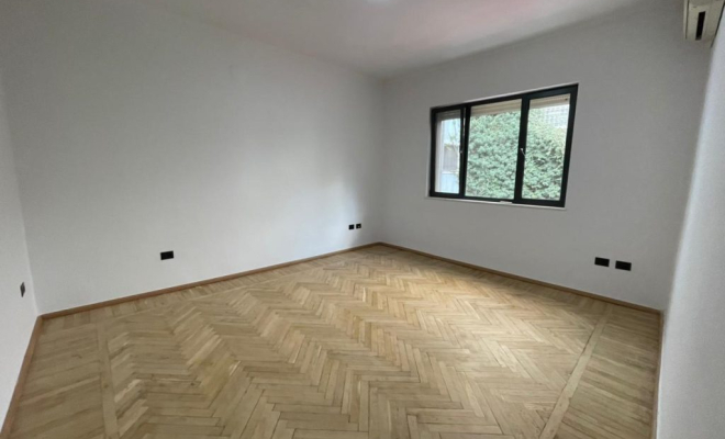 ZYRE PER QIRA NE BLLOK<span class="title_detail">Zyrë for rent në Tiranë, Albania</span>