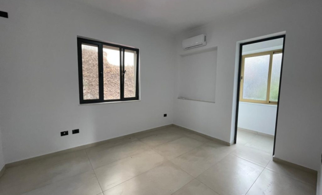 ZYRE PER QIRA NE BLLOK<span class="title_detail">Zyrë for rent në Tiranë, Albania</span>
