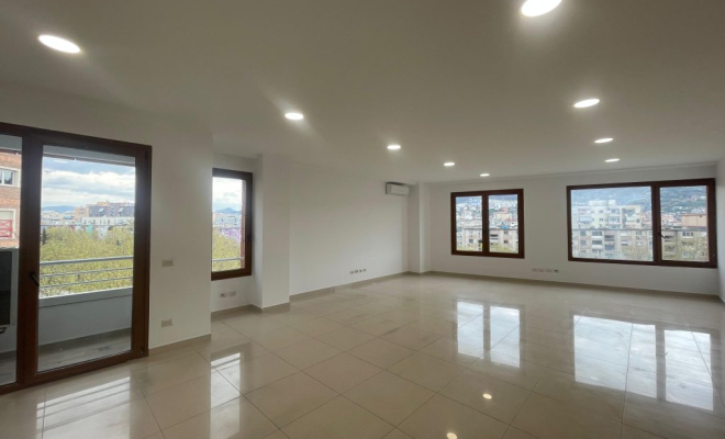 ZYRE PER QIRA TEK KOMPLESKI DELIJORGJI<span class="title_detail">Zyrë for rent në Tiranë, Albania</span>