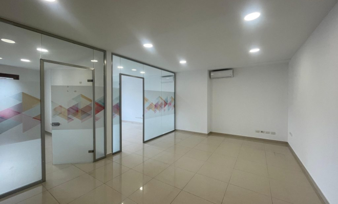 ZYRE PER QIRA TEK KOMPLESKI DELIJORGJI<span class="title_detail">Zyrë for rent në Tiranë, Albania</span>