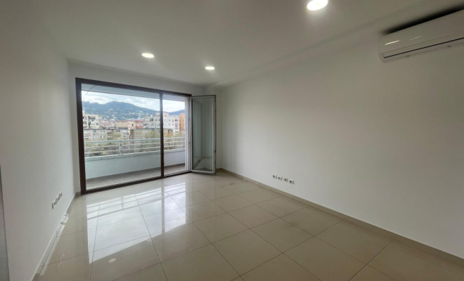 ZYRE PER QIRA TEK KOMPLESKI DELIJORGJI<span class="title_detail">Zyrë for rent në Tiranë, Albania</span>