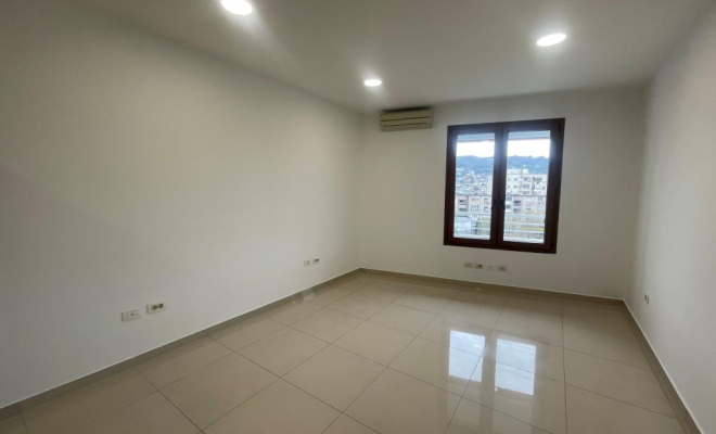 ZYRE PER QIRA TEK KOMPLESKI DELIJORGJI<span class="title_detail">Zyrë for rent në Tiranë, Albania</span>