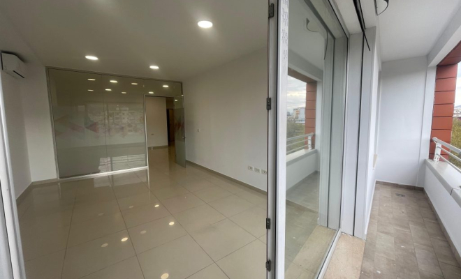 ZYRE PER QIRA TEK KOMPLESKI DELIJORGJI<span class="title_detail">Zyrë for rent në Tiranë, Albania</span>